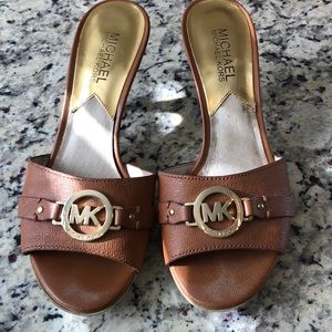 Adorable Michael lots sandals